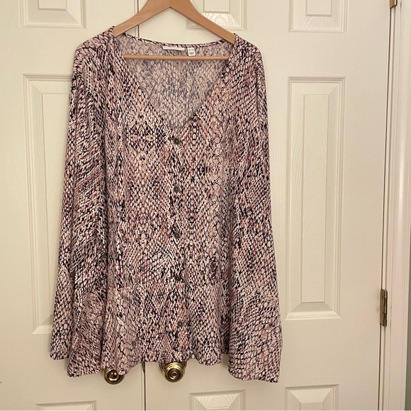 Susan Graver purple snake Printed Liquid Knit Button Front Peplum Top 5x - Picture 3 of 8